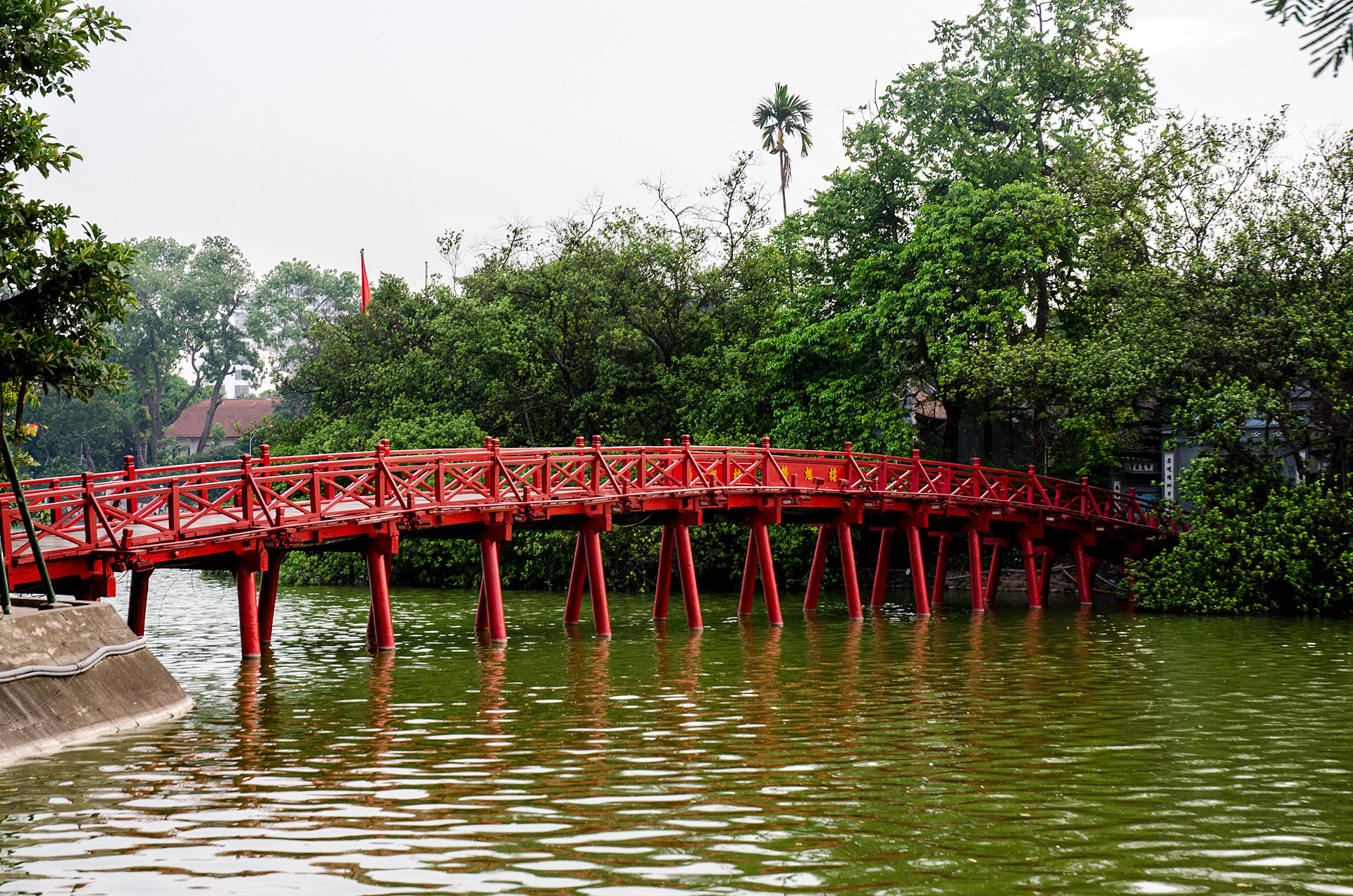Huc Bridge, Hoan Kiem Lake